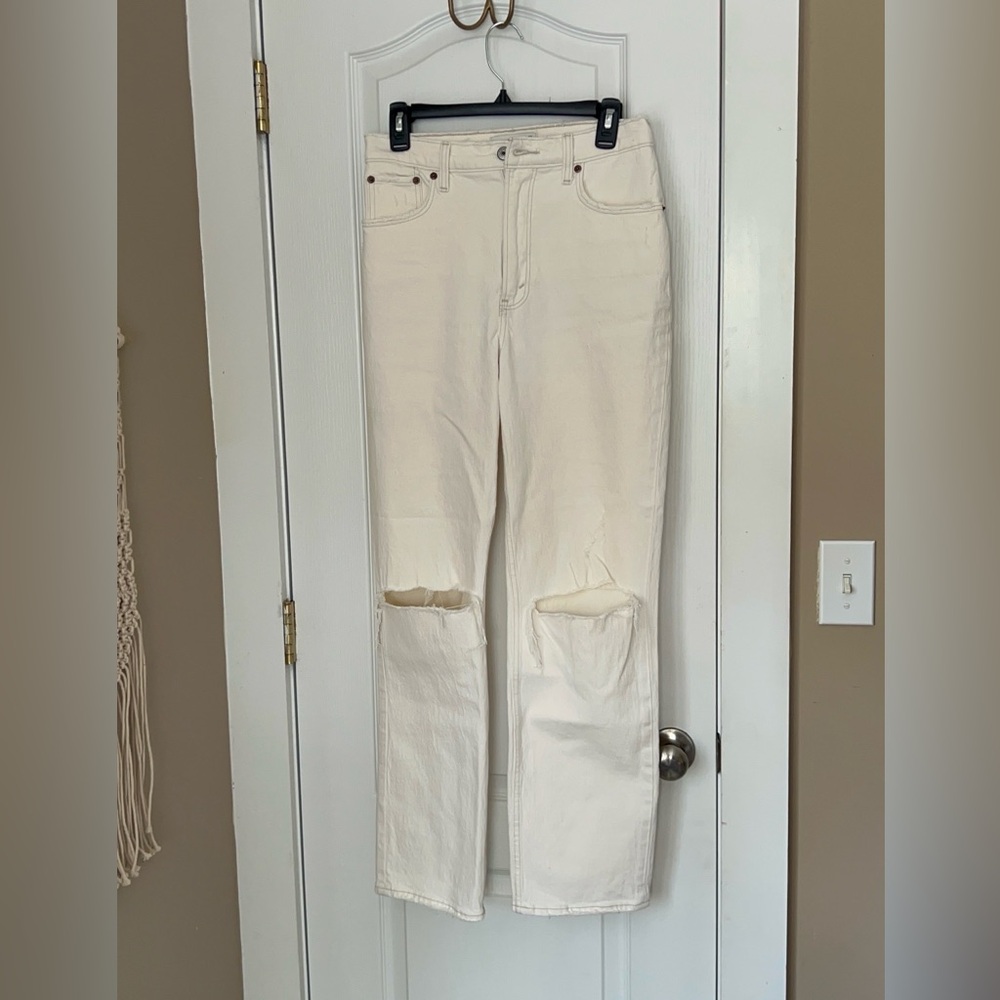 Abercrombie Ivory Ultra High Rise 90s Straight Jean